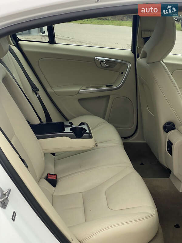 Седан Volvo S60 2014 в Києві фото 28 Седан Volvo S60 2014 в Києві