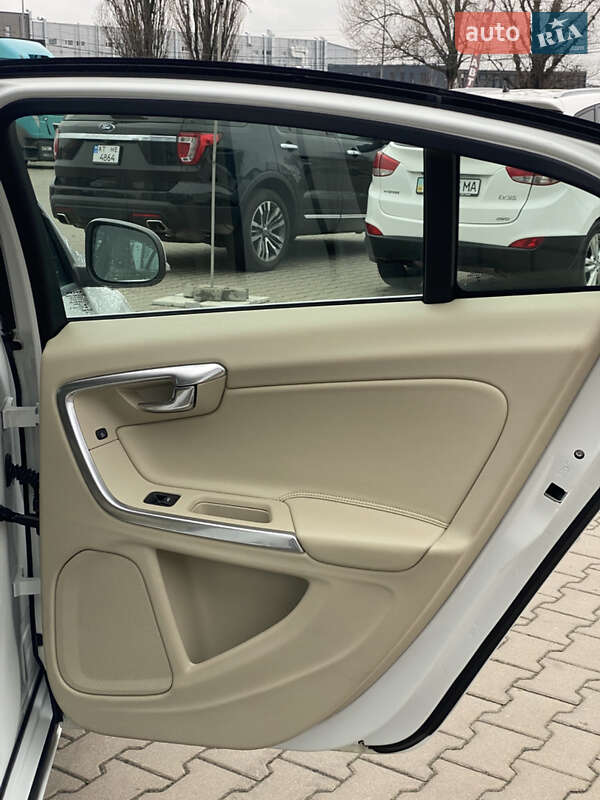 Седан Volvo S60 2014 в Києві фото 29 Седан Volvo S60 2014 в Києві