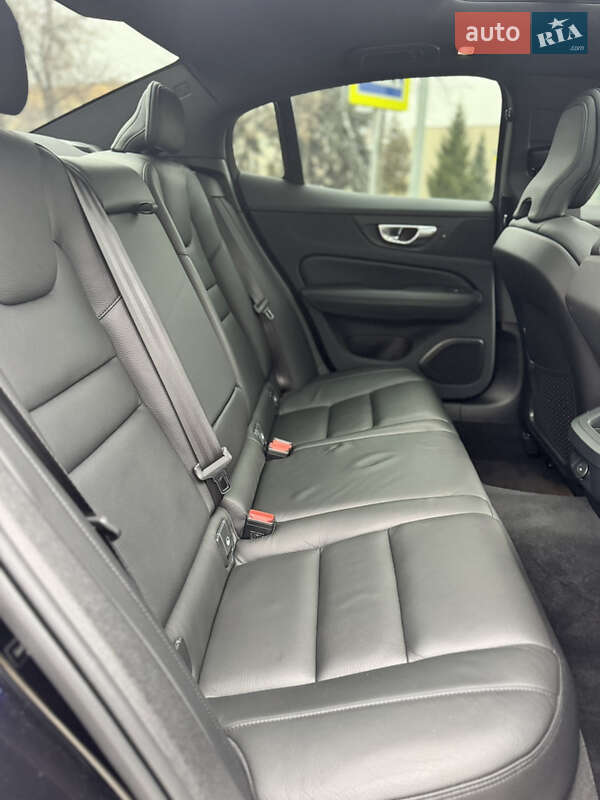 Седан Volvo S60 2023 в Киеве