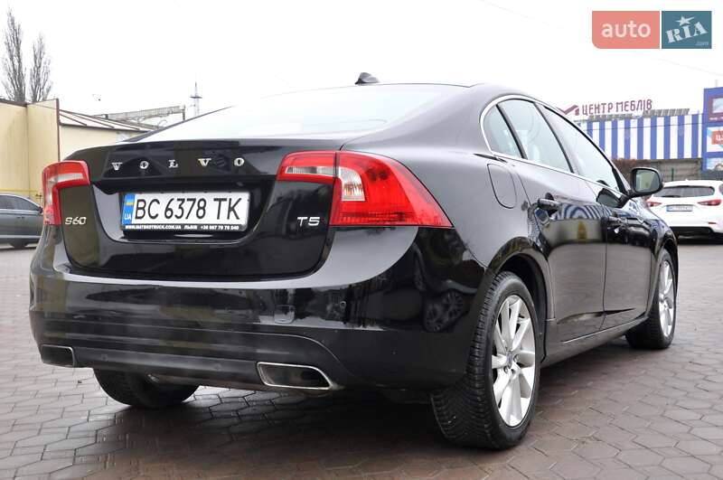 Седан Volvo S60 2016 в Львові