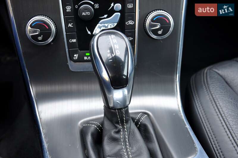 Седан Volvo S60 2016 в Львові