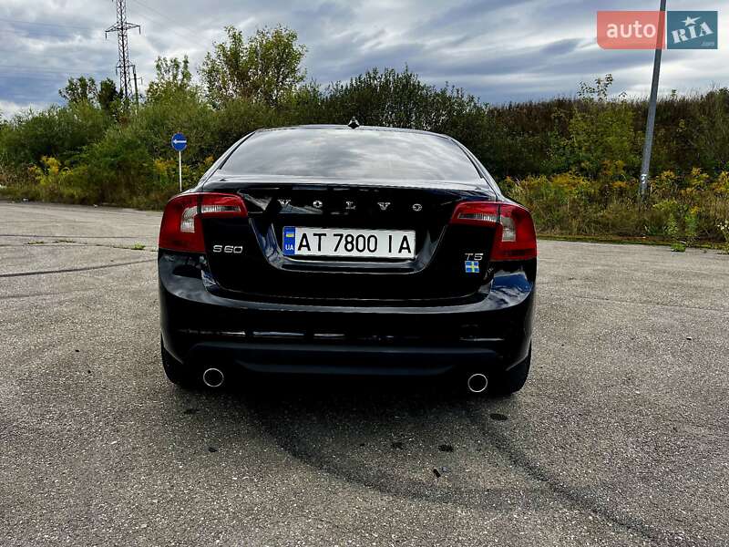 Седан Volvo S60 2012 в Ивано-Франковске
