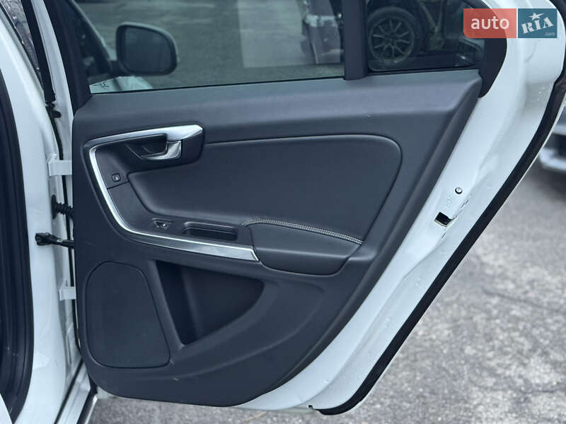 Седан Volvo S60 2017 в Львове