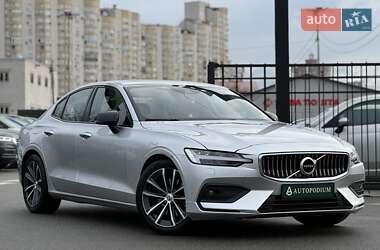 Седан Volvo S60 2021 в Киеве