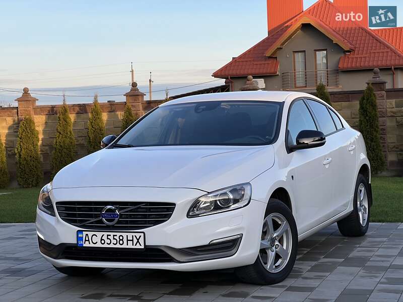 Седан Volvo S60 2015 в Луцке