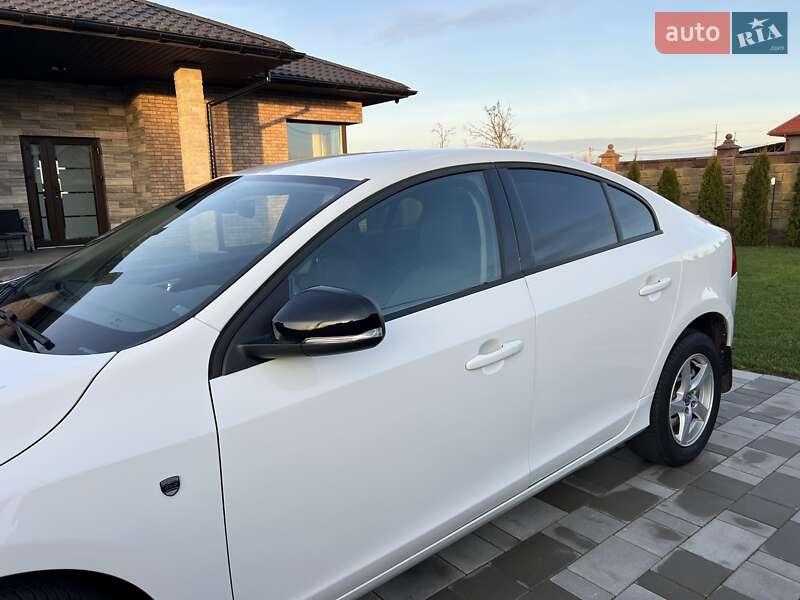 Седан Volvo S60 2015 в Луцке