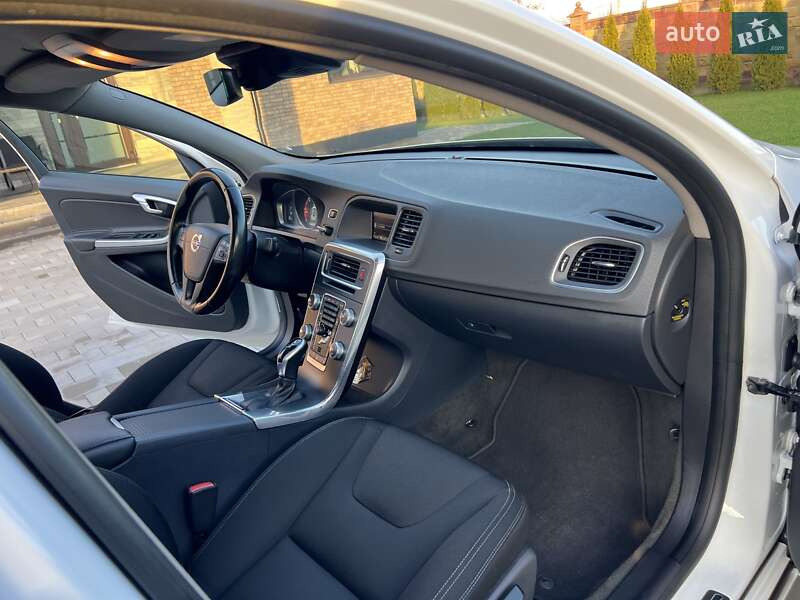 Седан Volvo S60 2015 в Луцке