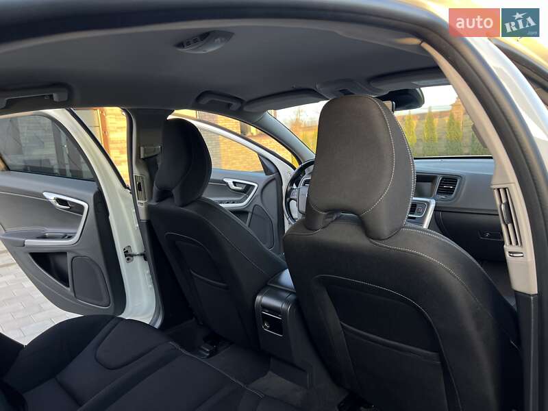 Седан Volvo S60 2015 в Луцке