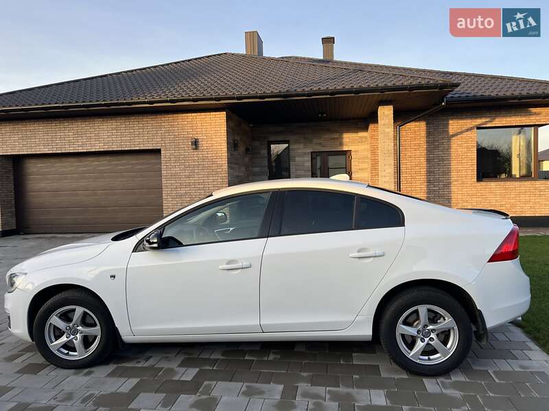 Седан Volvo S60 2015 в Луцке