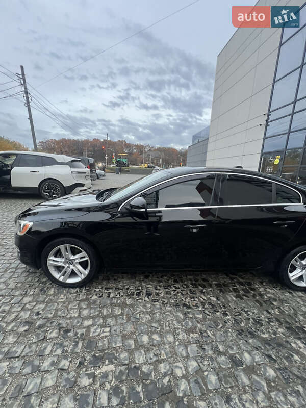 Седан Volvo S60 2014 в Львове