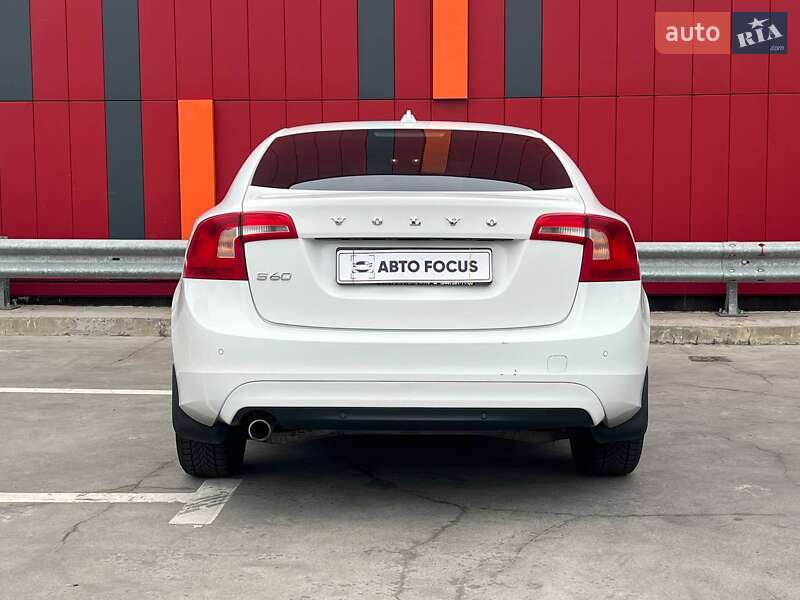 Седан Volvo S60 2015 в Киеве