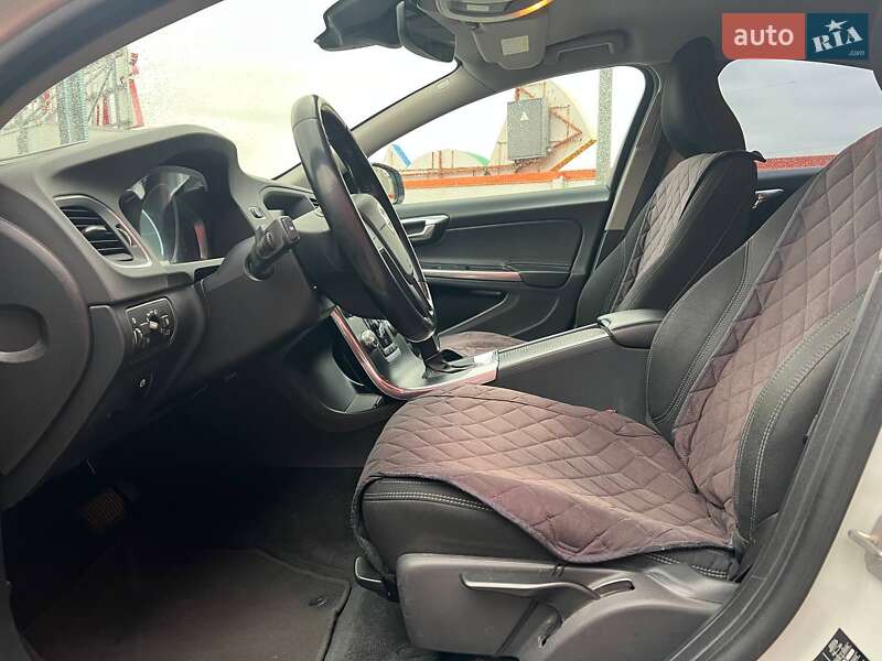 Седан Volvo S60 2015 в Киеве