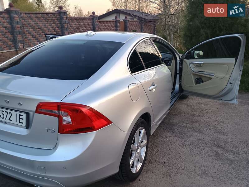 Седан Volvo S60 2015 в Костополе