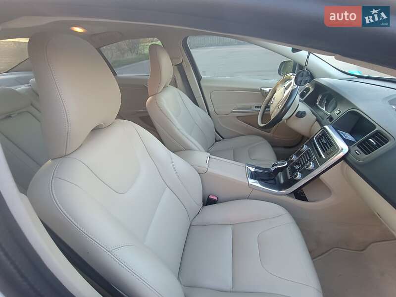 Седан Volvo S60 2015 в Костополе