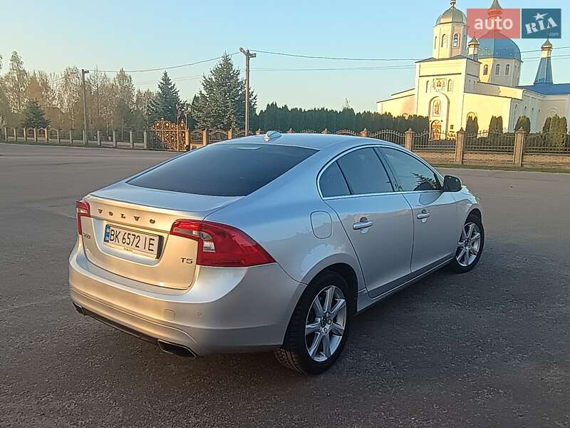 Седан Volvo S60 2015 в Костополе