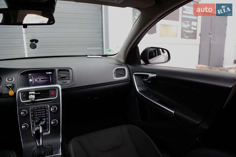 Седан Volvo S60 2017 в Киеве