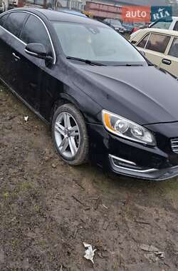 Седан Volvo S60 2015 в Отинії
