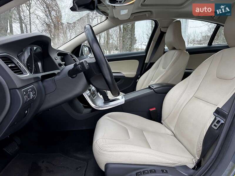 Седан Volvo S60 2016 в Києві