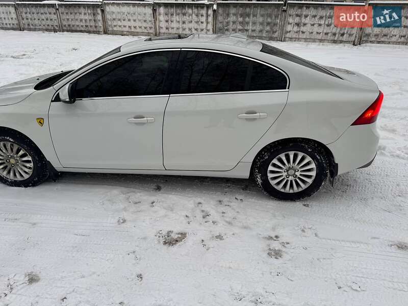 Седан Volvo S60 2013 в Новояворовске