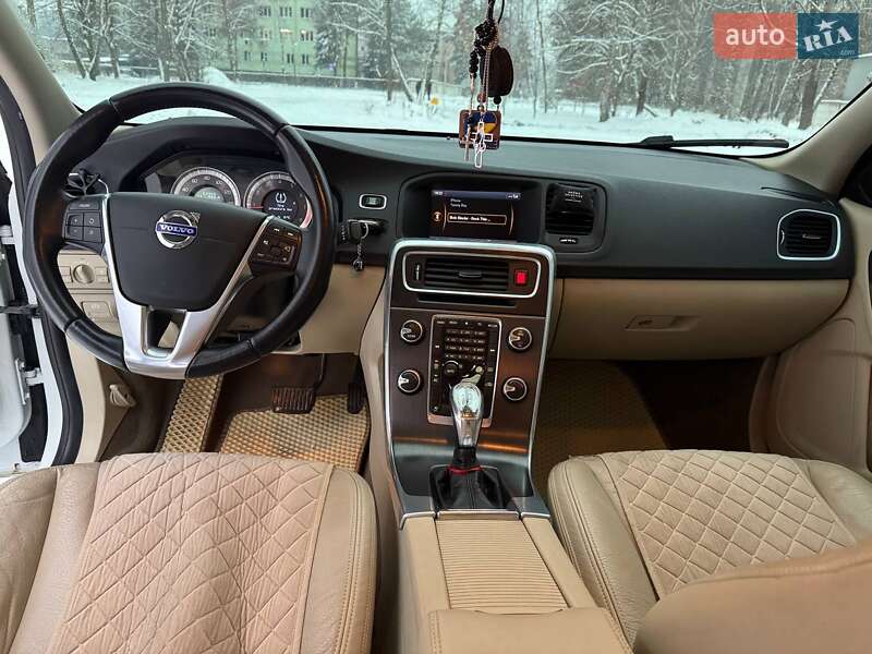 Седан Volvo S60 2013 в Новояворовске