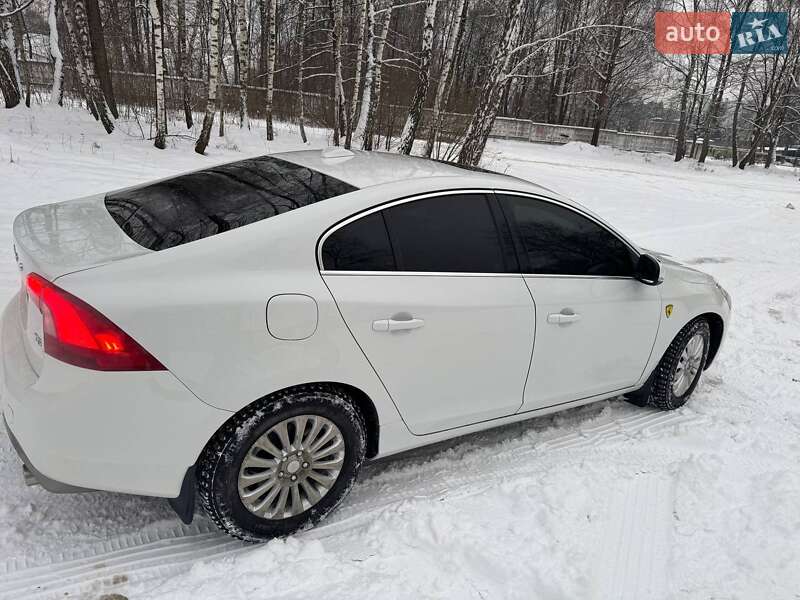 Седан Volvo S60 2013 в Новояворовске