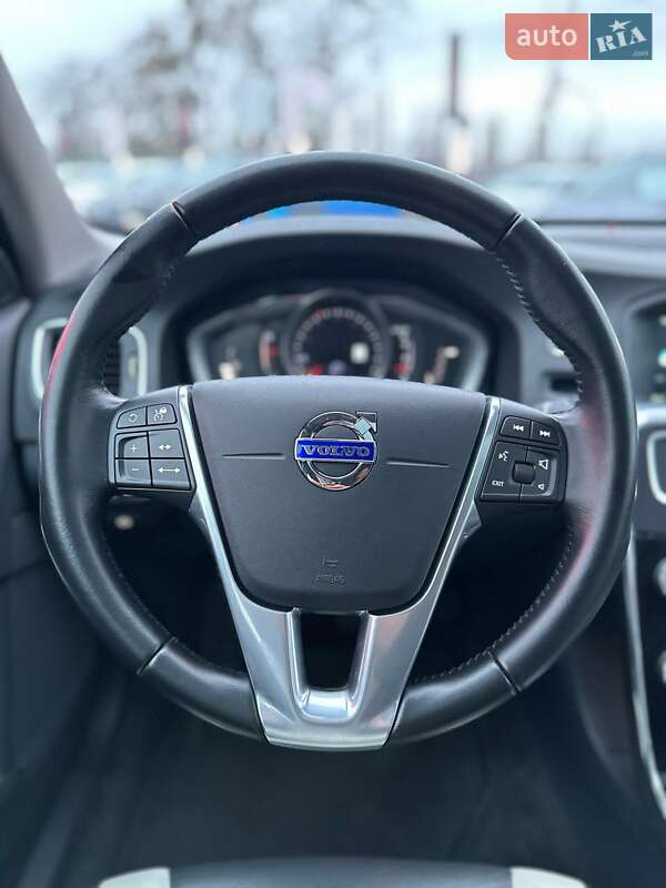 Седан Volvo S60 2015 в Белогородке