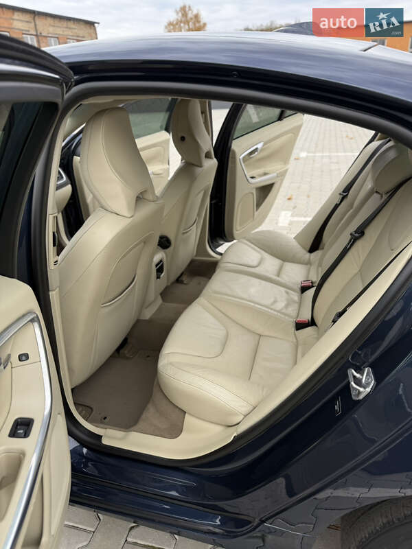 Седан Volvo S60 2014 в Нововолынске
