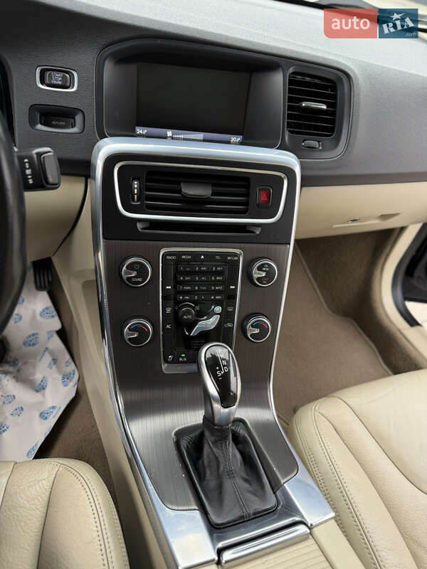 Седан Volvo S60 2014 в Нововолынске