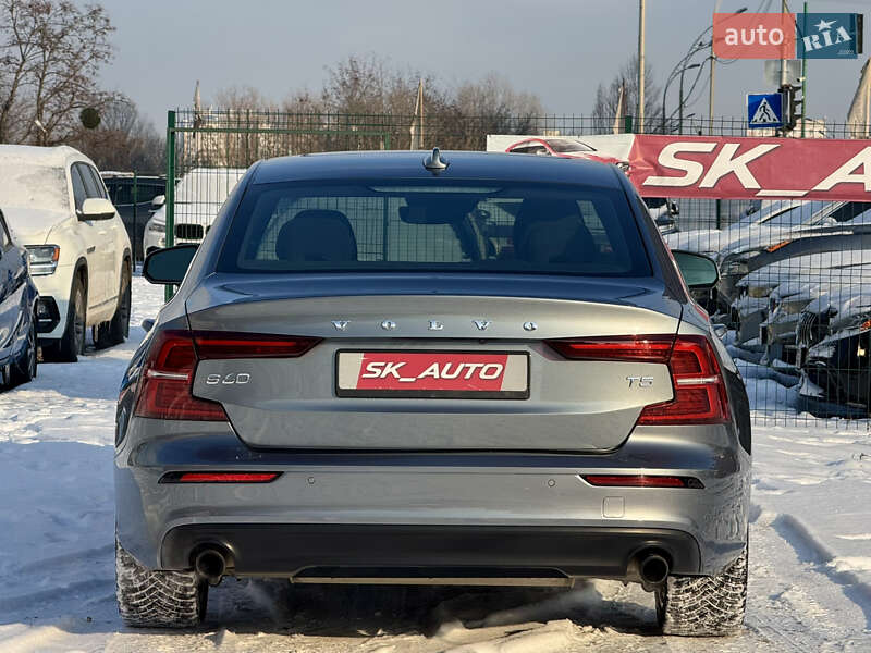 Седан Volvo S60 2019 в Киеве