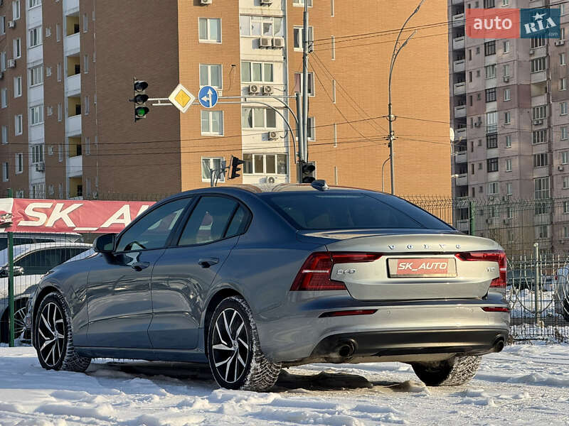 Седан Volvo S60 2019 в Киеве