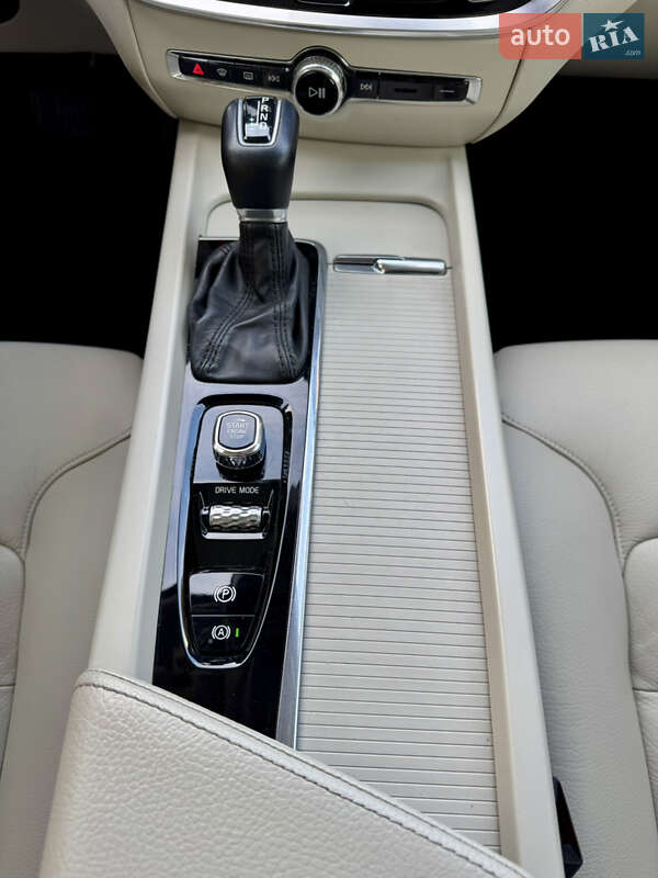 Седан Volvo S60 2019 в Киеве