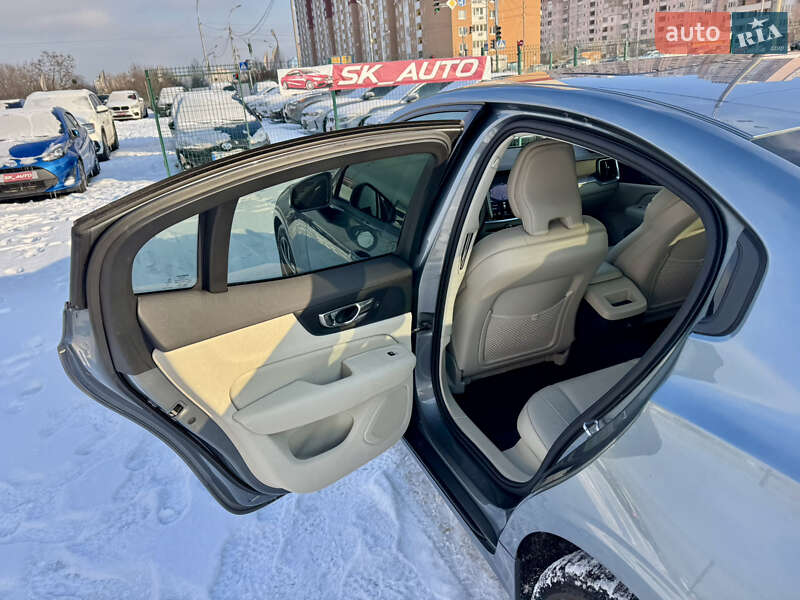 Седан Volvo S60 2019 в Киеве