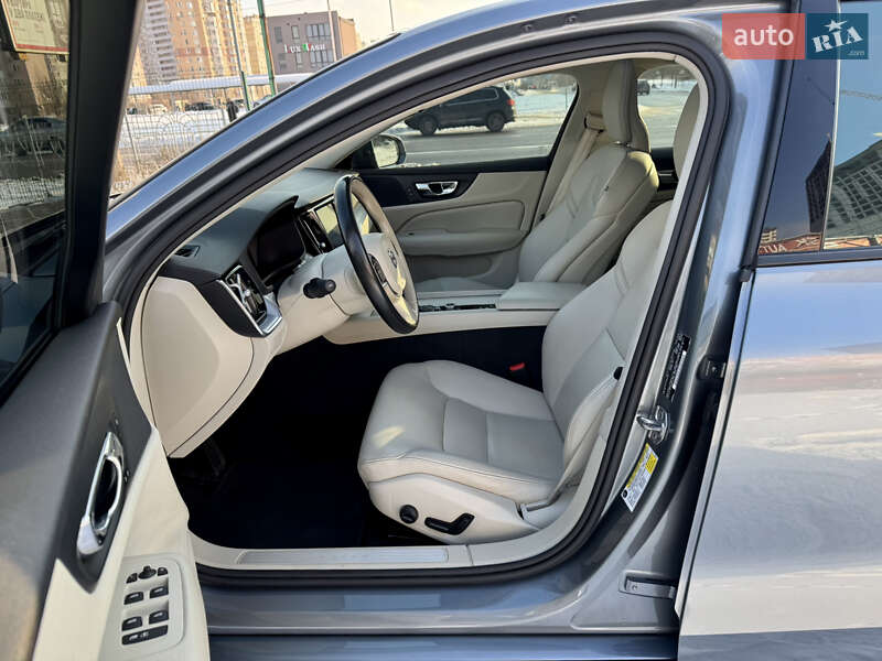 Седан Volvo S60 2019 в Киеве