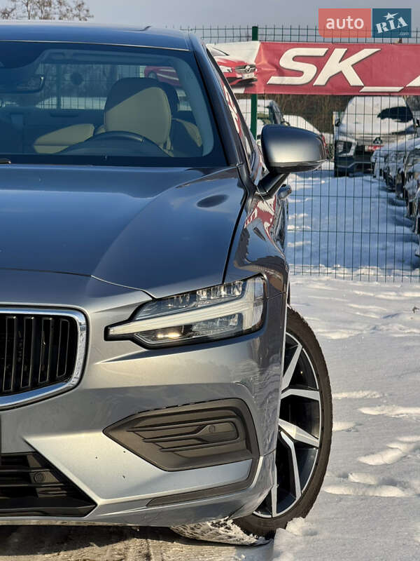 Седан Volvo S60 2019 в Киеве