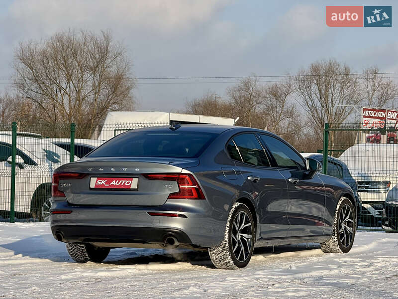 Седан Volvo S60 2019 в Киеве