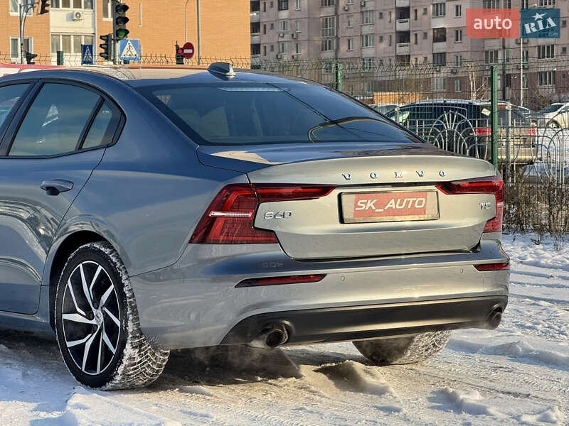Седан Volvo S60 2019 в Киеве