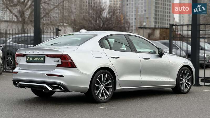 Седан Volvo S60 2021 в Киеве