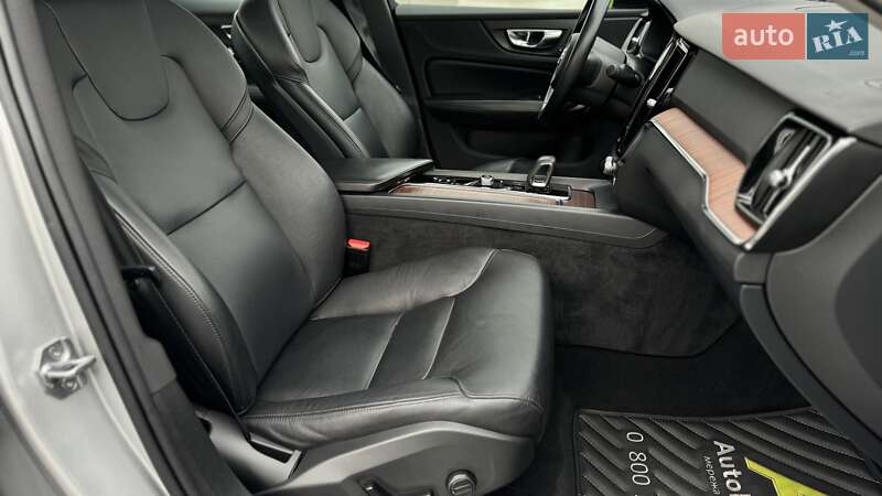 Седан Volvo S60 2021 в Киеве