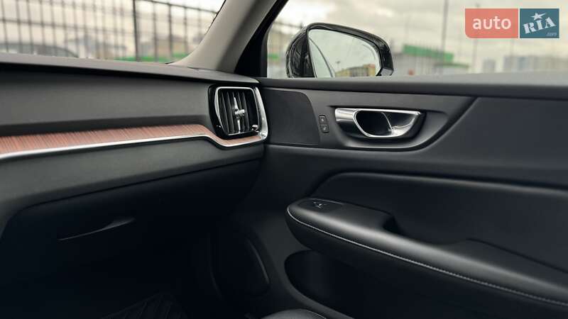 Седан Volvo S60 2021 в Киеве