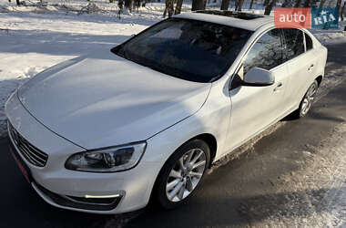 Седан Volvo S60 2015 в Киеве