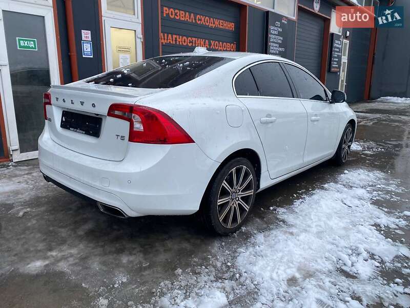 Седан Volvo S60 2018 в Львове