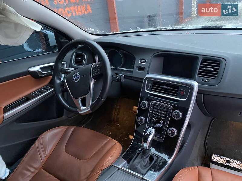 Седан Volvo S60 2018 в Львове