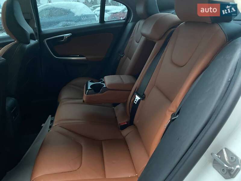 Седан Volvo S60 2018 в Львове