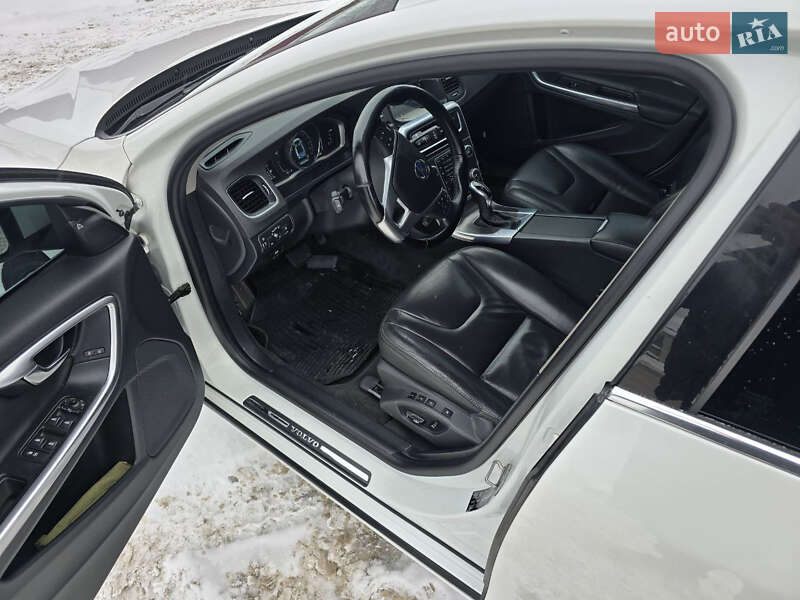 Седан Volvo S60 2015 в Житомире