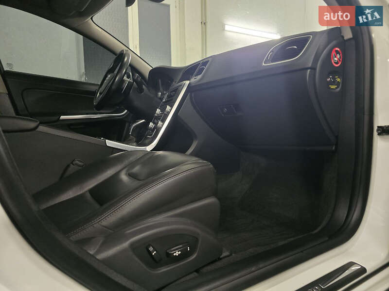 Седан Volvo S60 2015 в Житомире