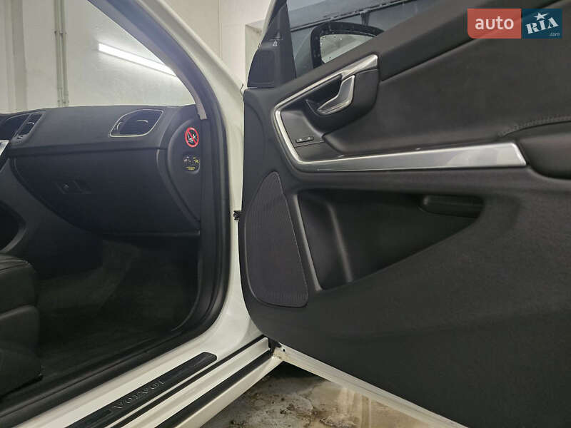 Седан Volvo S60 2015 в Житомире