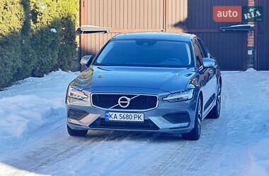 Седан Volvo S60 2019 в Киеве