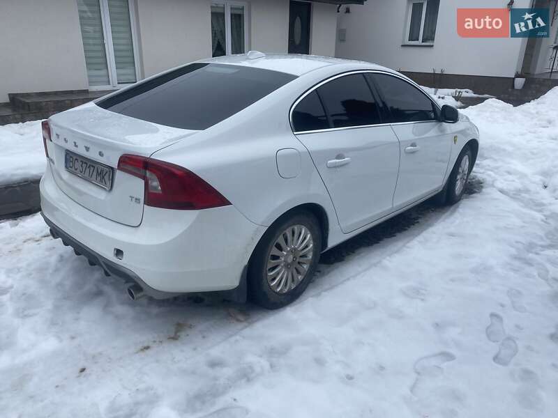 Седан Volvo S60 2013 в Новояворовске