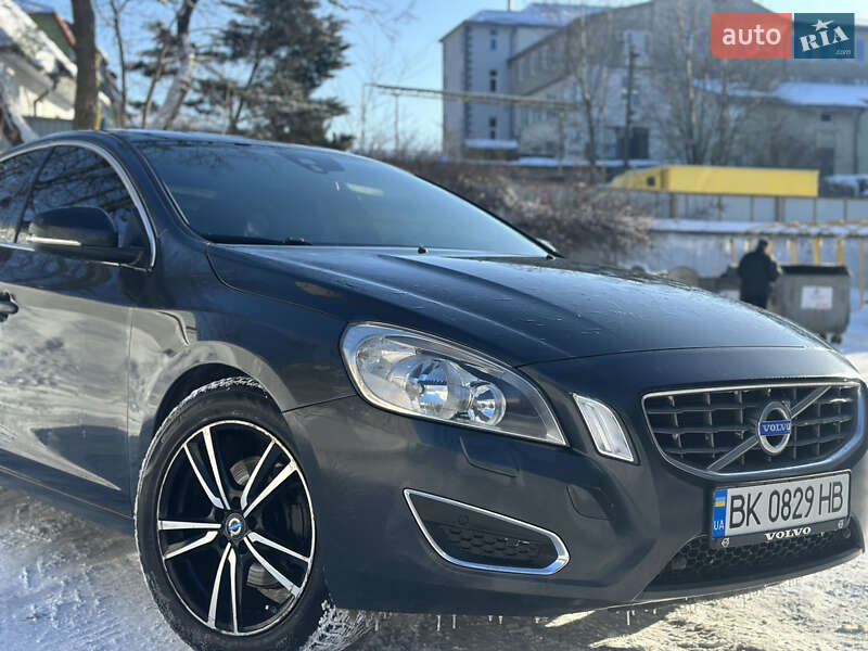 Седан Volvo S60 2011 в Львове