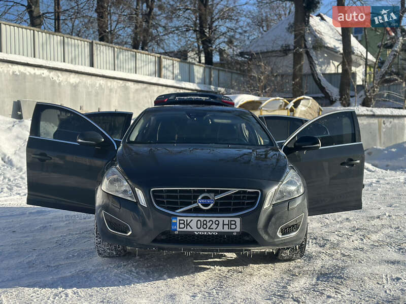 Седан Volvo S60 2011 в Львове
